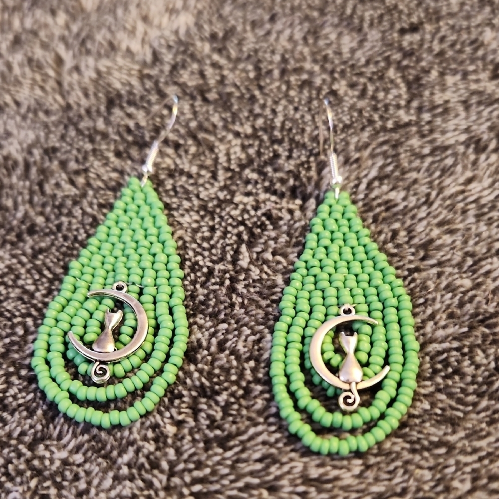 Handcrafted Artisan Green Seed Bead Earrings Silver Cat Accents - Picture 3 of 4